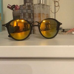 Ray-Ban “Round Fleck Collection”